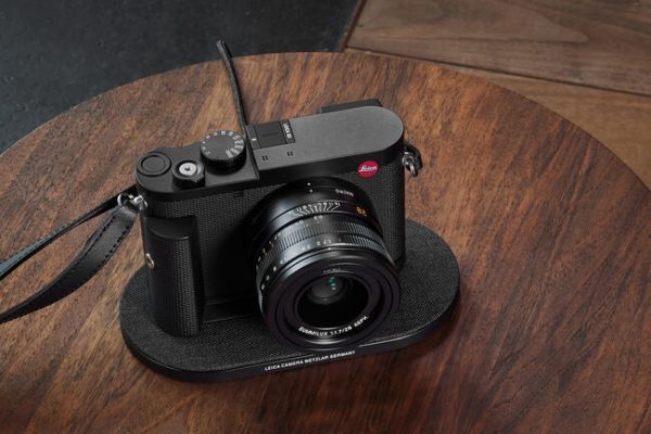 Leica Q3 Black Paint Finish (19080) - Image 15